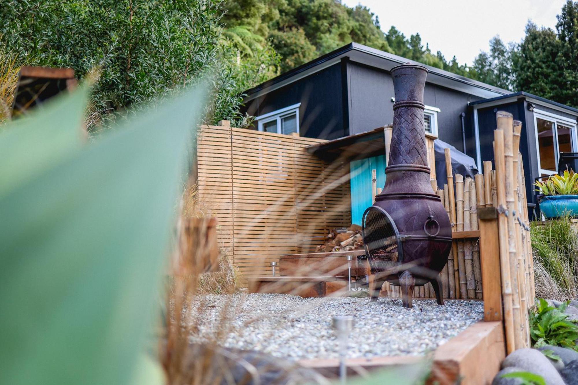 Kaitake Kabana - Unique, Off-Grid, Studio Retreat Oakura Exterior foto