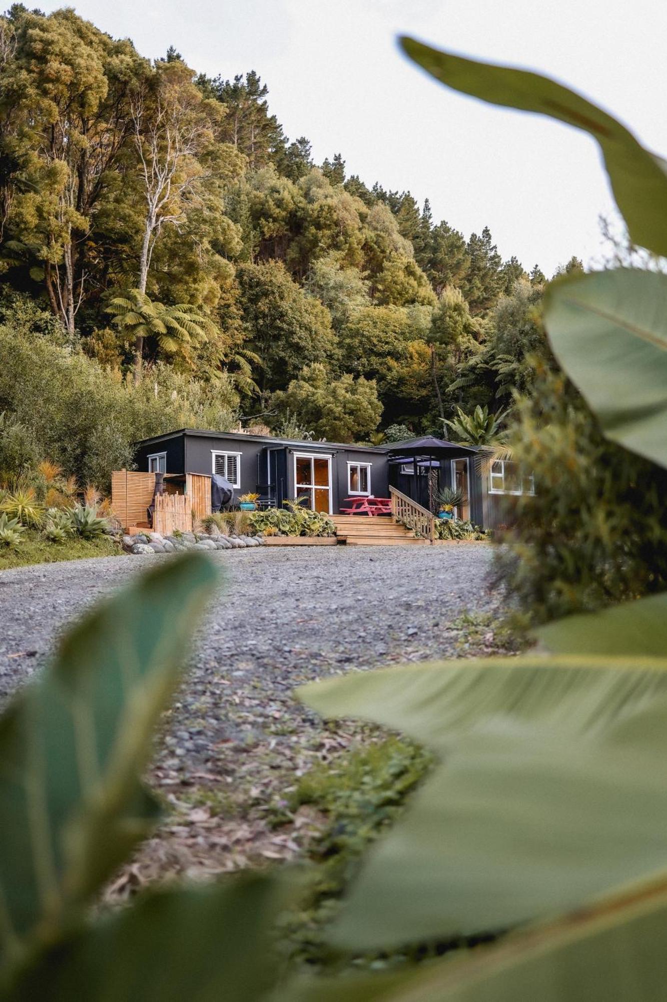 Kaitake Kabana - Unique, Off-Grid, Studio Retreat Oakura Exterior foto
