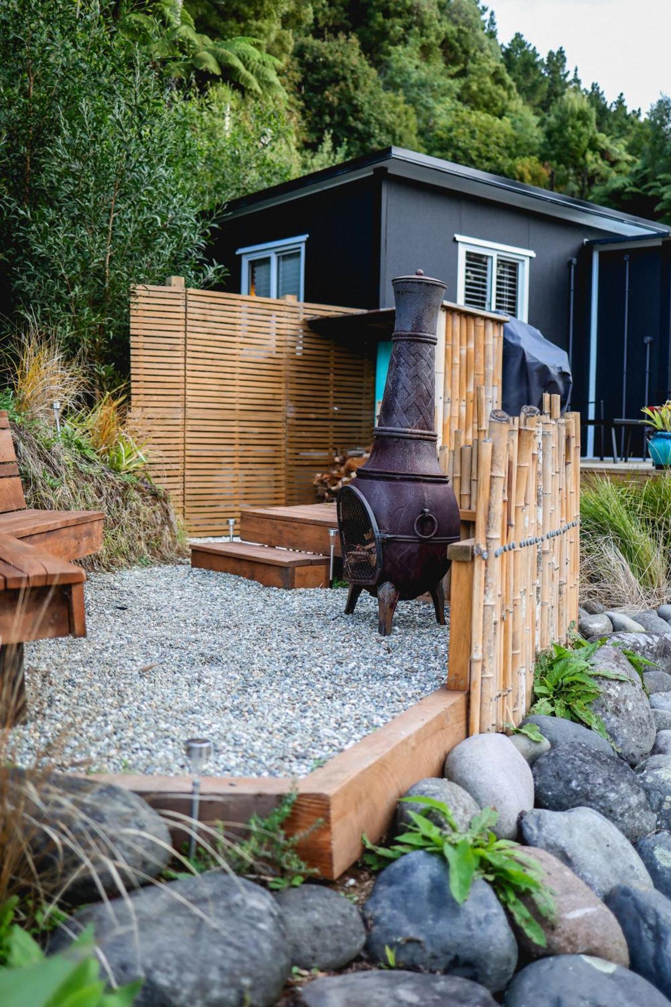 Kaitake Kabana - Unique, Off-Grid, Studio Retreat Oakura Exterior foto
