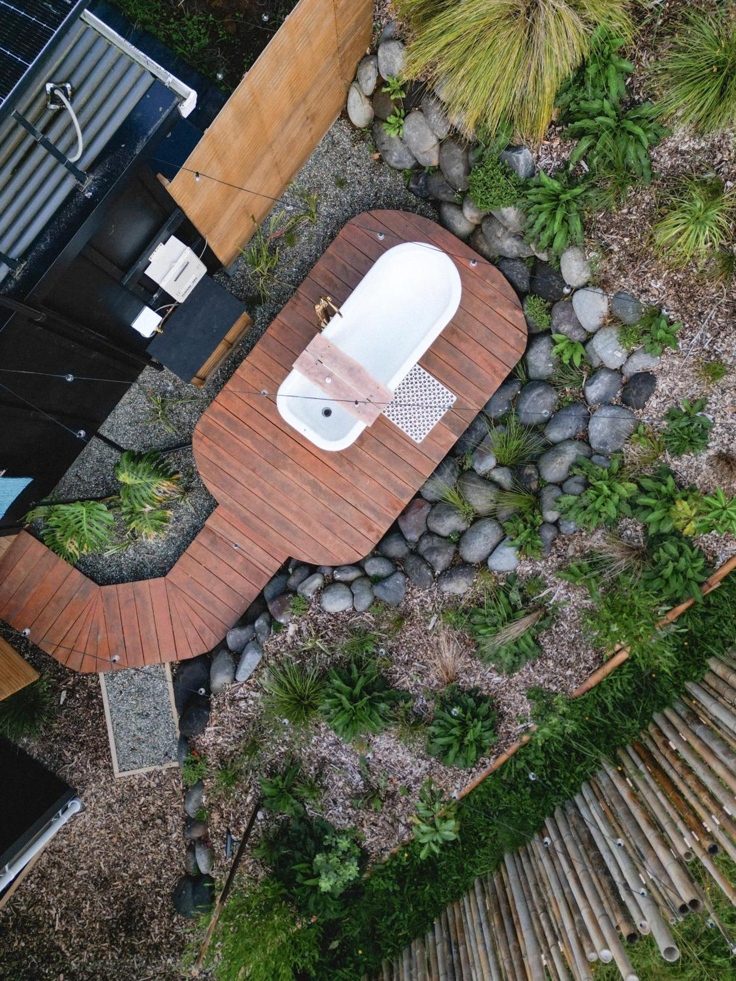 Kaitake Kabana - Unique, Off-Grid, Studio Retreat Oakura Exterior foto